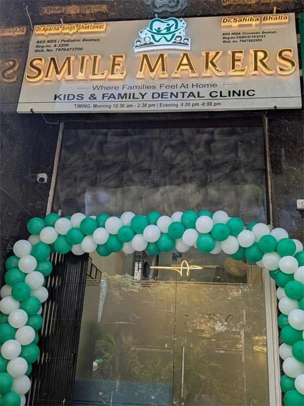 Smile Makers dental clinic exterior in Hadapsar